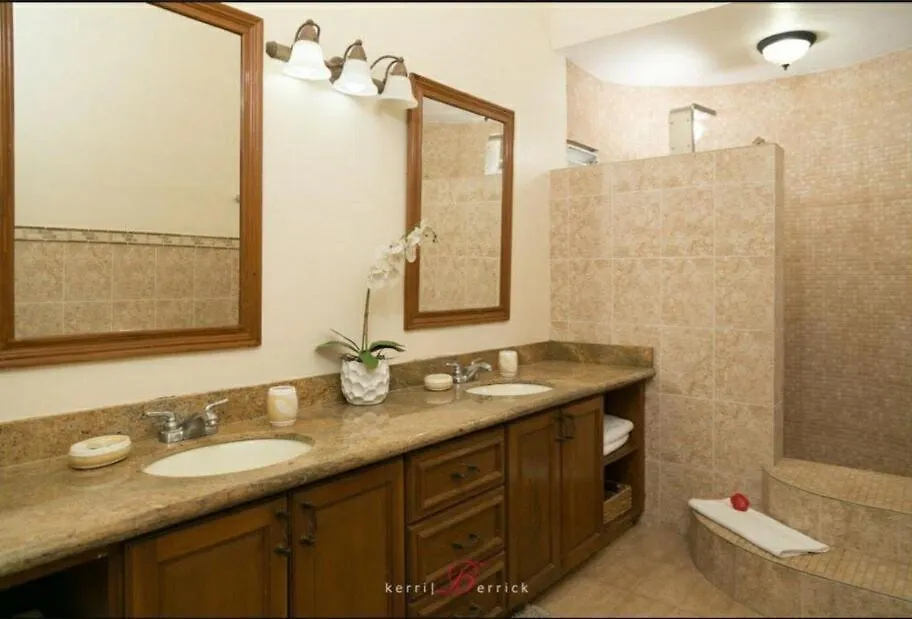 Serenity Villa Kingston
